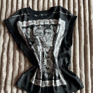 Women’s Black & White Floral Print Cap-Sleeve Top